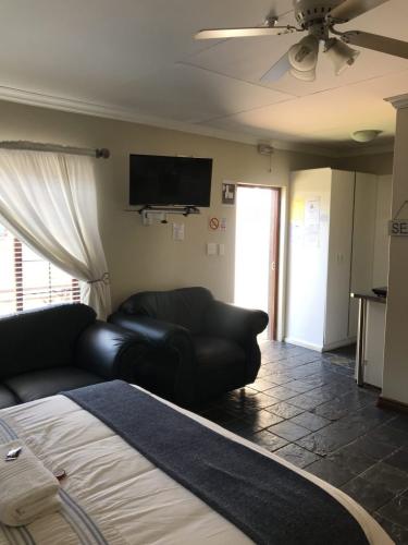 ROOM 6 - Self catering