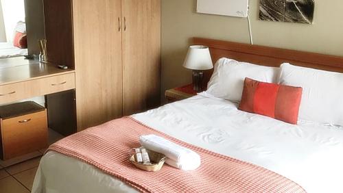 ROOM 8