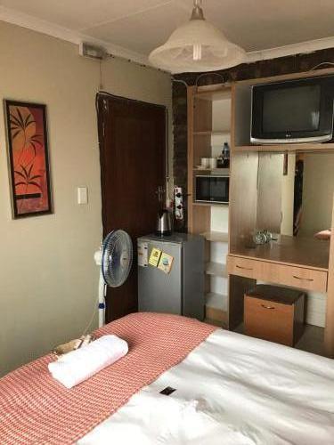ROOM 8